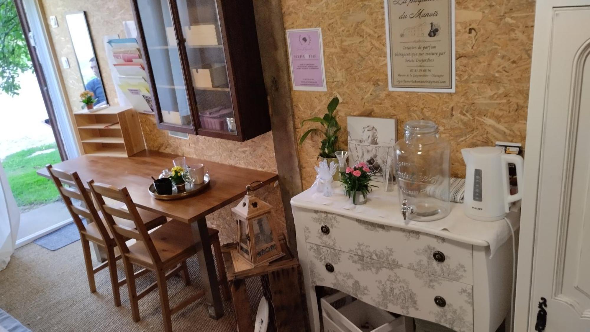 Le Laboratoire Shabby Chic De La Parfumerie Du Manoir Chavagne 외부 사진